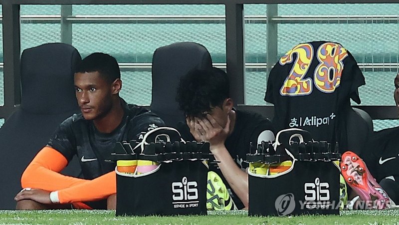 눈물 흘리는 손흥민 (출처=연합뉴스)