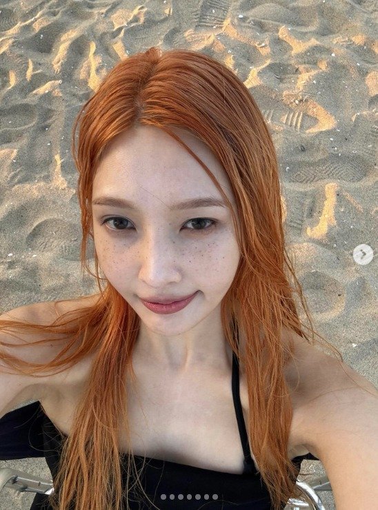 오렌지 헤어에 주근깨…레드벨벳 조이, 수영복 입은 '여름 여신'