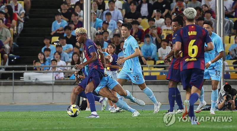 공격 주도하는 라민 야말 (출처=연합뉴스)