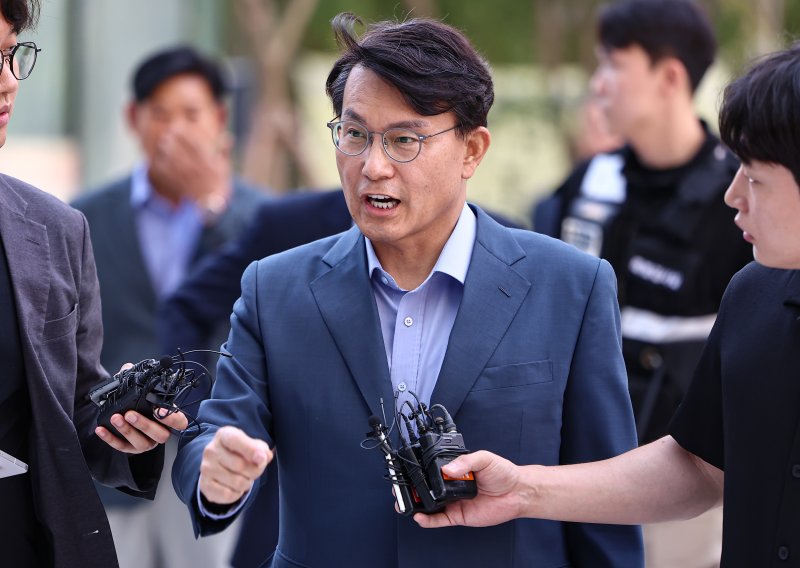 공천 개입 의혹을 받는 윤상현 국민의힘 의원이 27일 서울 종로구에 마련된 김건희 특검팀(특별검사 민중기) 사무실로 조사를 받기 위해 출석하고 있다. 2025.7.27/뉴스1 ⓒ News1 김도우 기자