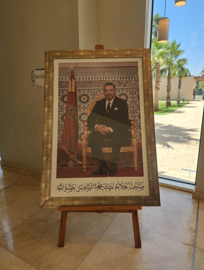 폴리테크닉대학교 입구의 모하메드 6세 사진 (출처=연합뉴스)