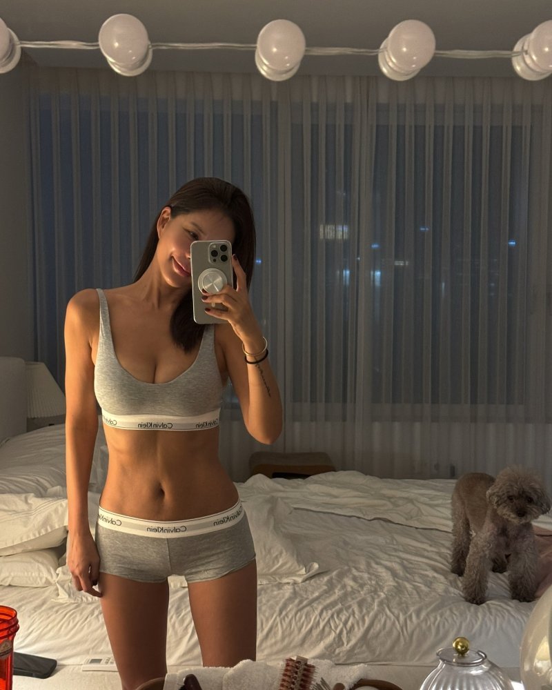 '49세' 김준희, 속옷만 입고 과감한 셀카…선명한 복근