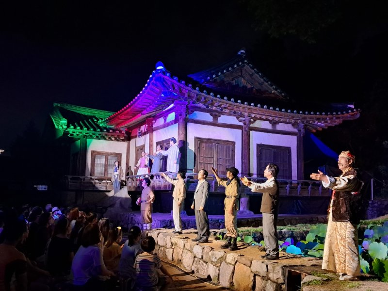 임청각에서 '서간도 바람 소리'공연 모습.(안동시 제공. 재판매 및 DB 금지)2025.8.5/뉴스1