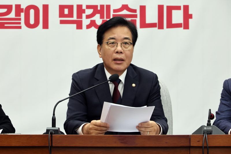 국민의힘 송언석 비상대책위원장 겸 원내대표가 5일 국회에서 열린 원내대책회의에서 발언하고 있다. 사진=박범준 기자