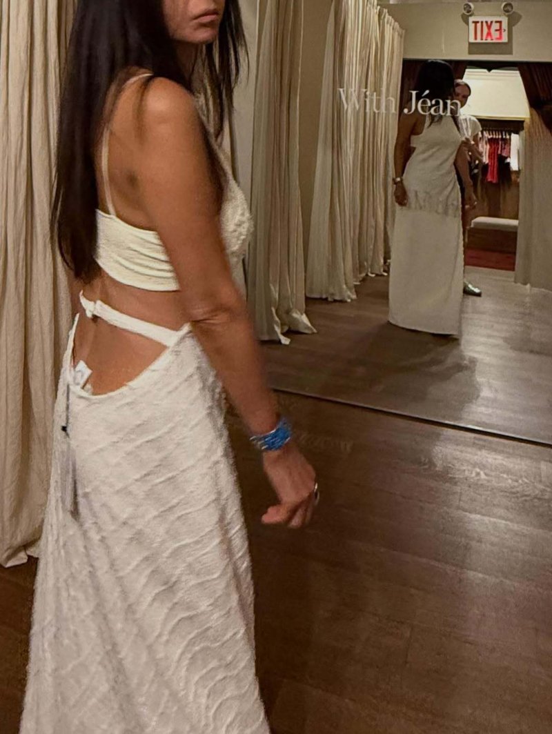 '62세' 황신혜, 파격 뒤태 노출에 하의 실종 패션 '눈길' [N샷]