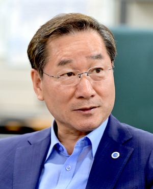 유정복 인천시장이 제13대 한국상하수도협회장으로 공식 취임했다. 인천시 제공.