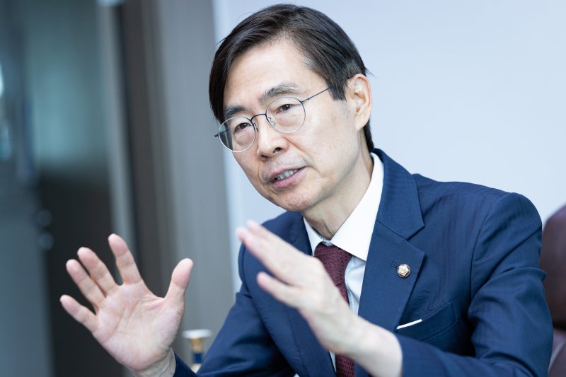 조경태 국민의힘 당대표 후보가 4일 서울 여의도 국회 의원회관에서 뉴스1과 인터뷰하고 있다. ⓒ News1 유승관 기자