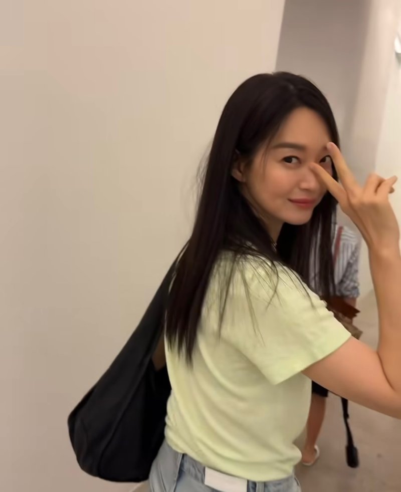 신민아 보조개 미소로 '러블리' 매력 발산 여전한 미모