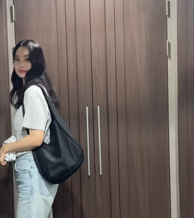 신민아 보조개 미소로 '러블리' 매력 발산 여전한 미모