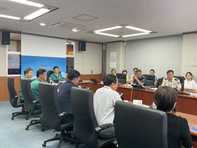진주시가 지난 1일 ‘8월 축제·행사 안전관리계획’ 심의를 하고 있다(진주시 제공. 재판매 및 DB금지)