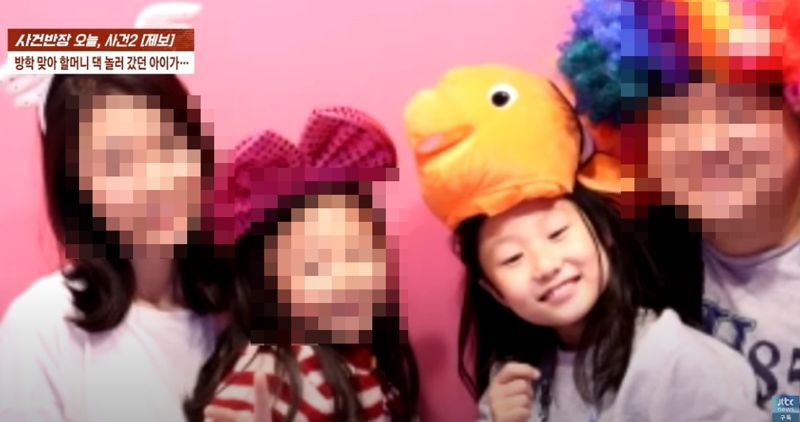 경기도 양평군에서 80대 여성이 몰던 승용차가 가정집으로 돌진해 12살 여아가 숨진 사고가 발생했다. 피해 아동은 집마당에 텐트를 치고 놀다 참변을 당한 것으로 전해졌다. 아이의 부친은 "텐트를 설치하지 말았어야 했다"며 자책했다. /사진=JTBC '사건반장'