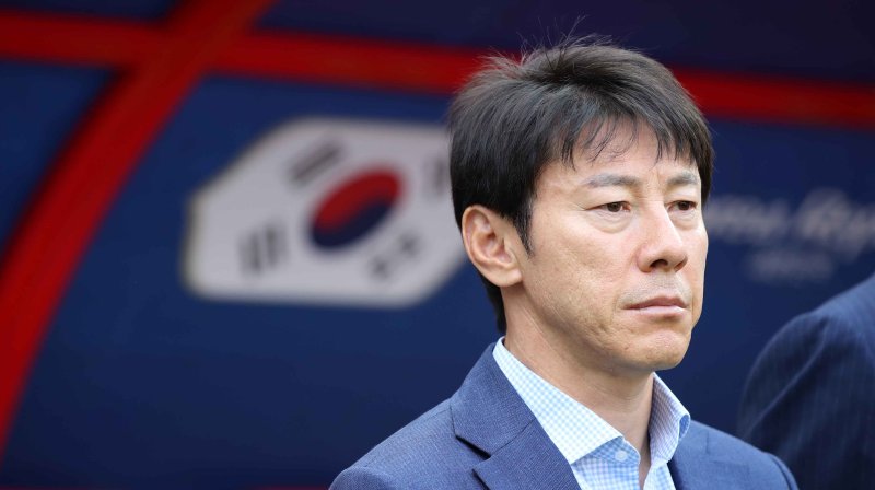 【카잔(러시아)=뉴시스】고범준 기자 = 27일(현지시간) 오후 러시아 카잔 아레나에서 열린 2018 러시아월드컵 조별리그 F조 3차전 대한민국-독일의 경기, 한국 축구대표팀 신태용 감독이 그라운드를 바라보고 있다. 2018.06.27. bjko@newsis.com