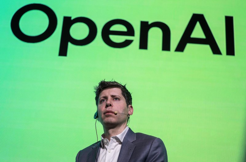 [서울=뉴시스] 5일(현지 시간) 파이낸셜타임스에 따르면 오픈AI는 개발자, 연구자, 기업이 저렴한 비용으로 쉽게 맞춤화할 수 있는 '오픈 웨이트(open-weight)' 모델 2종을 공개했다. 사진은 샘 올트먼 오픈AI 최고경영자가 지난 2월 열린 카카오 기자간담회에서 취재진 질문에 답하고 있는 모습. 2025.08.06.