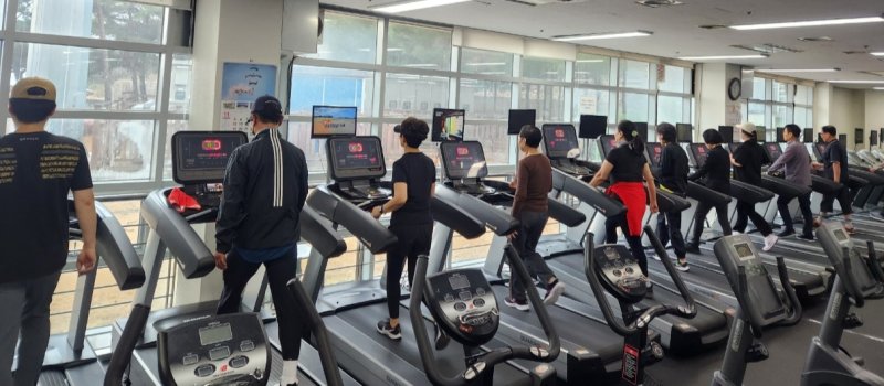 보은국민체육센터 헬스장에서 주민들이 운동하는 모습.뉴시스