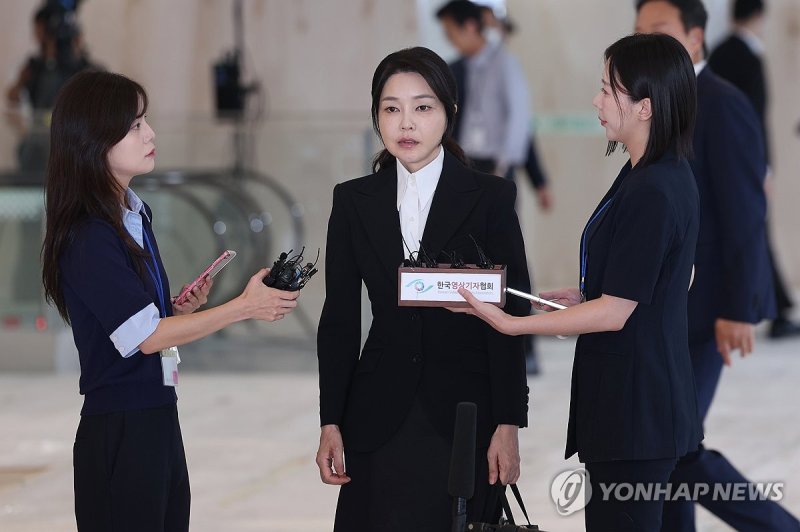 출석하며 답변하는 김건희 여사 (출처=연합뉴스)