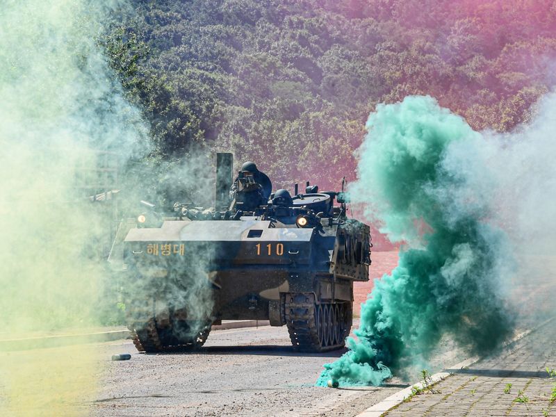 우리 해병대와 미 해병대가 지난 7월 중순부터 8월에 걸쳐 김포·강화·포항·포천·동두천 등지에서 KMEP 연합훈련을 중 KMEP 연합화생방훈련 간 정찰 및 제독 임무 수행을 위해 화생방정찰차를 운용하고 있다. 해병대사령부 제공