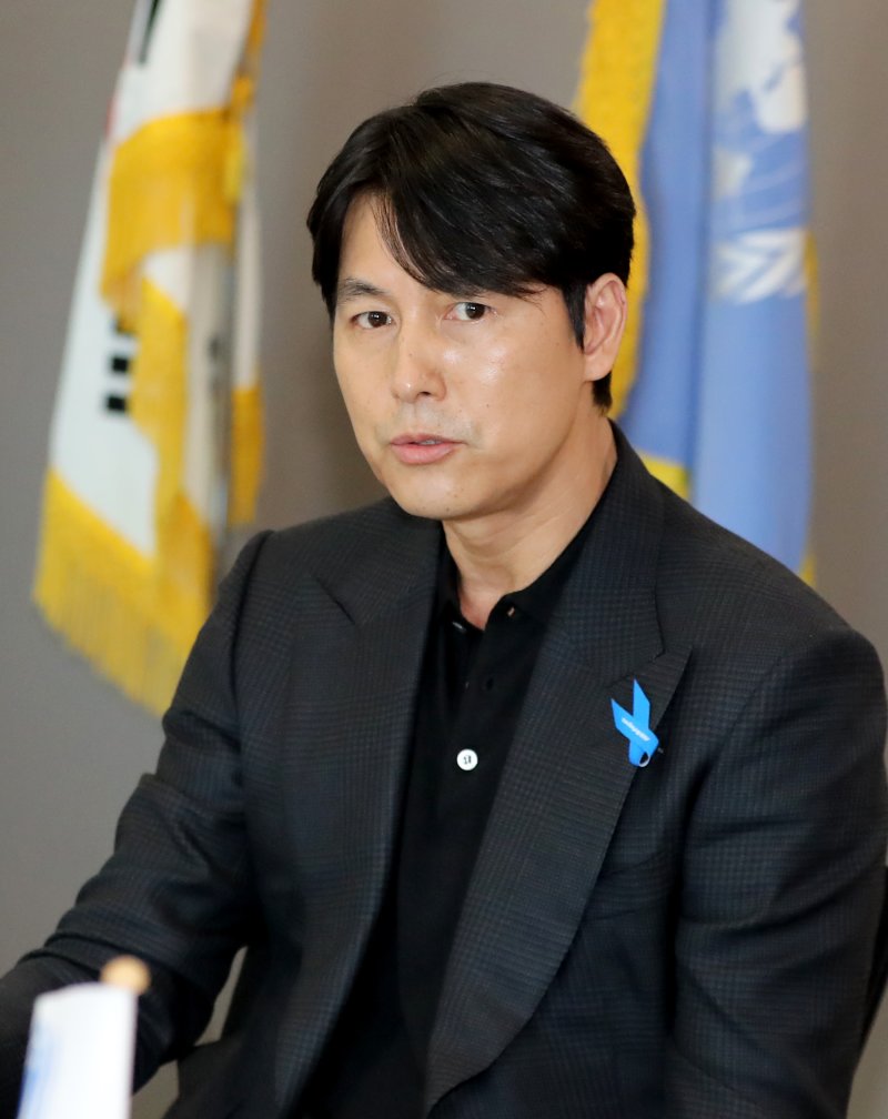 [기자의 눈] "혼인신고는 사생활" 입장 회피한 정우성…30년 톱스타의 모순