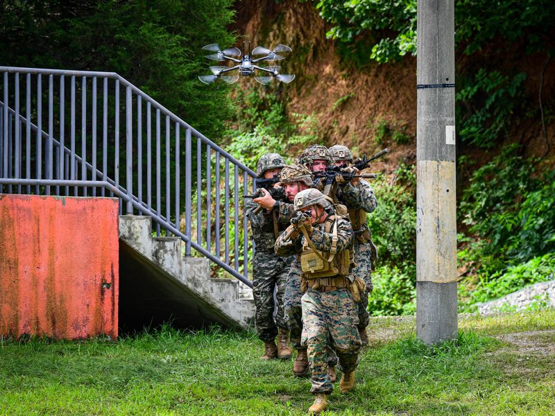 우리 해병대와 미 해병대가 지난 7월 중순부터 8월에 걸쳐 김포·강화·포항·포천·동두천 등지에서 KMEP 연합훈련을 중 한미 해병대 장병들이 KMEP 연합보병훈련 간 연합제대를 편성해 도시지역작전 근접전투기술 훈련을 하고 있다. 해병대사령부 제공