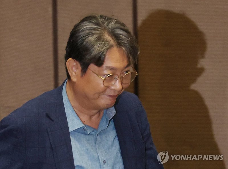 투표하는 이춘석 의원 (출처=연합뉴스)