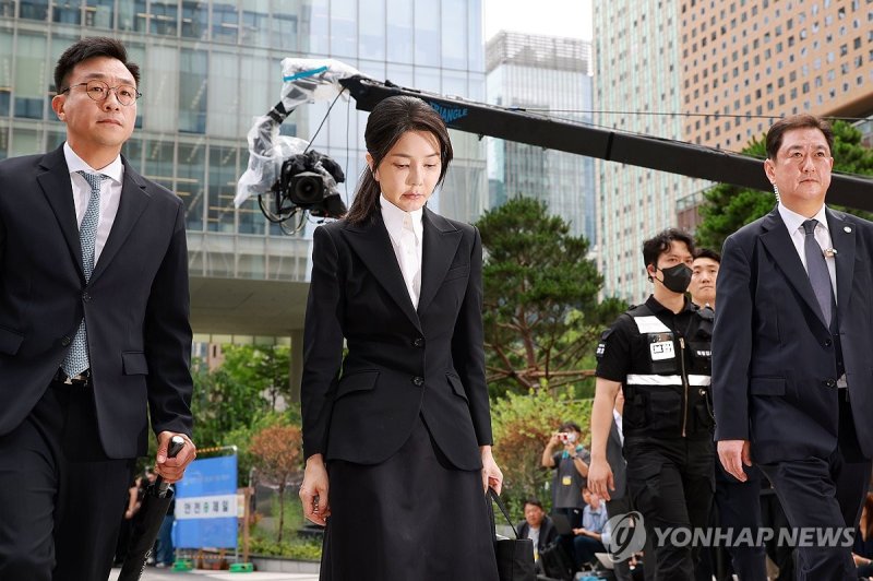 특검 향하는 김건희 (출처=연합뉴스)