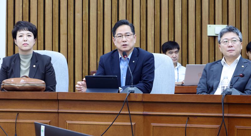 국민의힘 메이저 바카라사이트 캡틴 기획재정위원회 간사가 5일 국회에서 열린 원내대책회의에서 발언하고 있다. 사진=박범준 기자