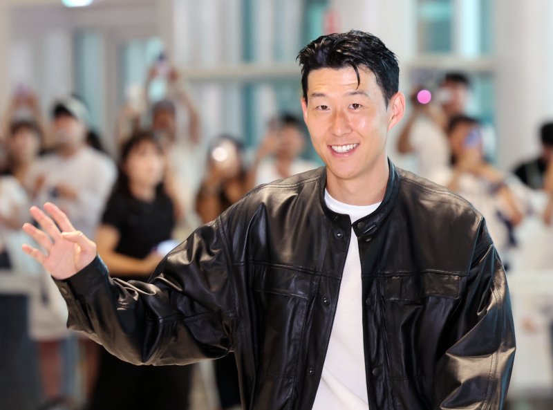 [인천공항=뉴시스] 배훈식 기자 = 토트넘을 떠나 미국 MLS로 이적이 확실시 되는 손흥민이 5일 오후 인천국제공항에서 미국 LA로 출국하고 있다. 2025.08.05. dahora83@newsis.com