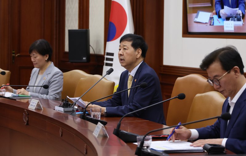 [서울=뉴시스] 김명원 기자 = 먹튀없는 바카라사이트 먹튀없는 바카라사이트부총리 겸 기획재정부 장관이 7일 오전 서울 종로구 정부서울청사에서 열린 먹튀없는 바카라사이트관계장관회의에 참석해 발언하고 있다. 2025.08.07. kmx1105@newsis.com