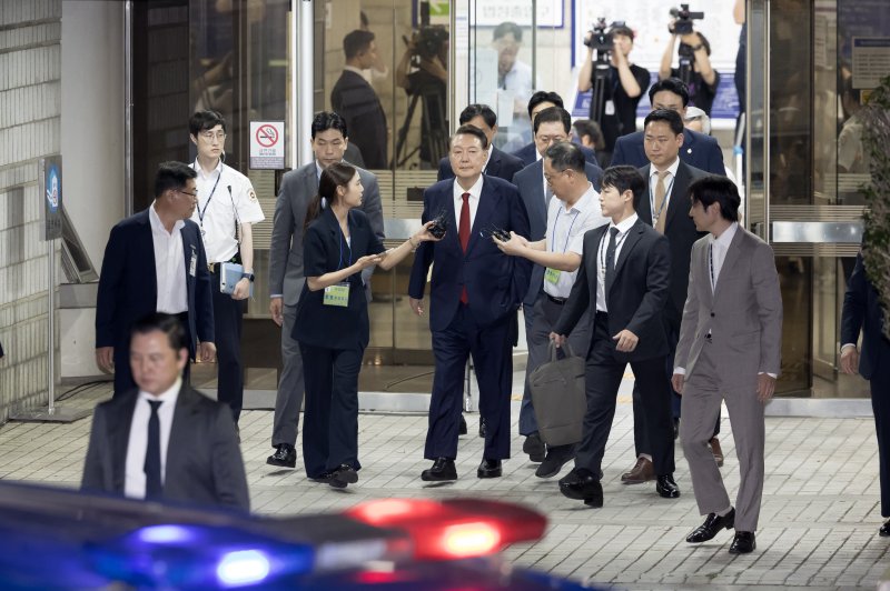 12·3 비상계엄과 관련해 특검 수사를 받는 윤석열 전 대통령이지난달 9일 밤 서울중앙지법에서 두 번째 구속 전 피의자심문(바카라사이트 기가실질심사)을 마친 뒤 대기장소인 서울구치소로 이동하고 있다. 2025.7.9/바카라사이트 기가1 ⓒ News1 사진공동취재단