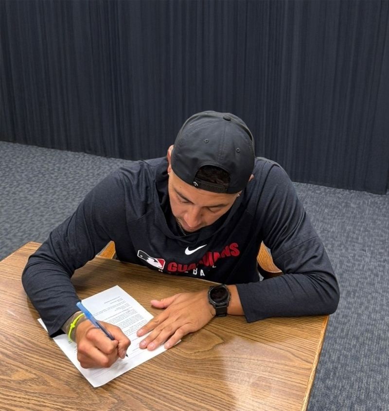 10승 투수 보내고 벨라스케즈 영입... 김태형 감독의 목표는 3위가 아니다