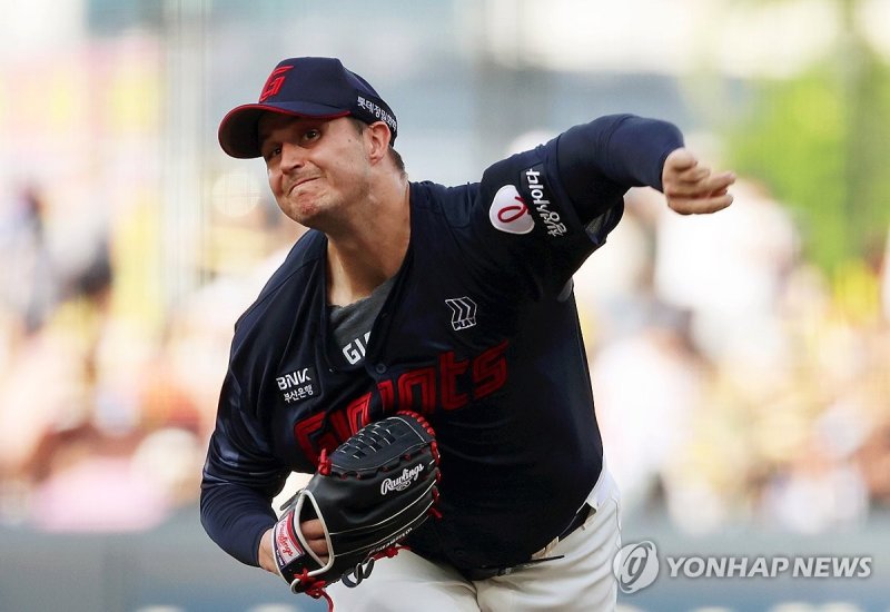 레이예스는 동행 유력, 감보아는 교체에 무게... 외국인 선수에 2026 롯데의 운명이 걸렸다