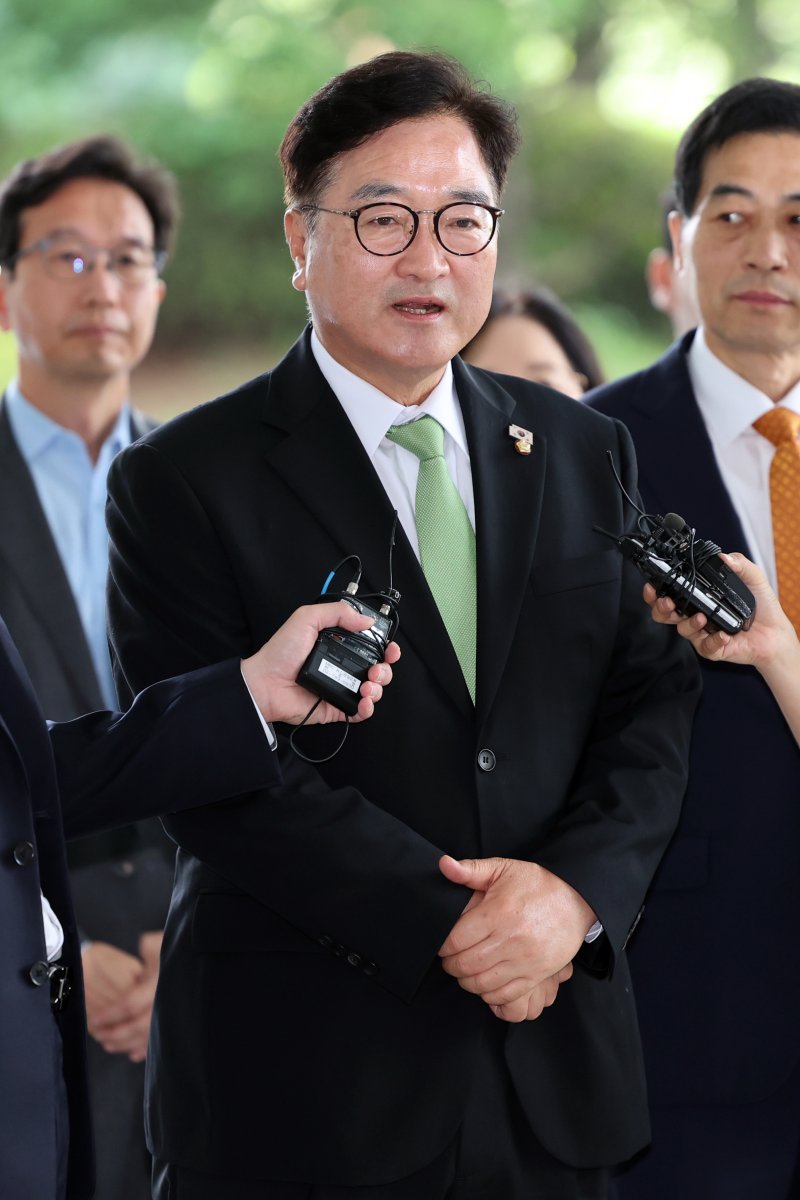 바카라사이트 소닉 국회의장이 7일 오전 서울 서초구 서울고등검찰청에 마련된 내란특검(특별검사 조은석)으로 참고인 조사를 위해 출석, 취재진 질문에 답하고 있다. 2025.8.7/뉴스1 ⓒ News1 황기선 기자