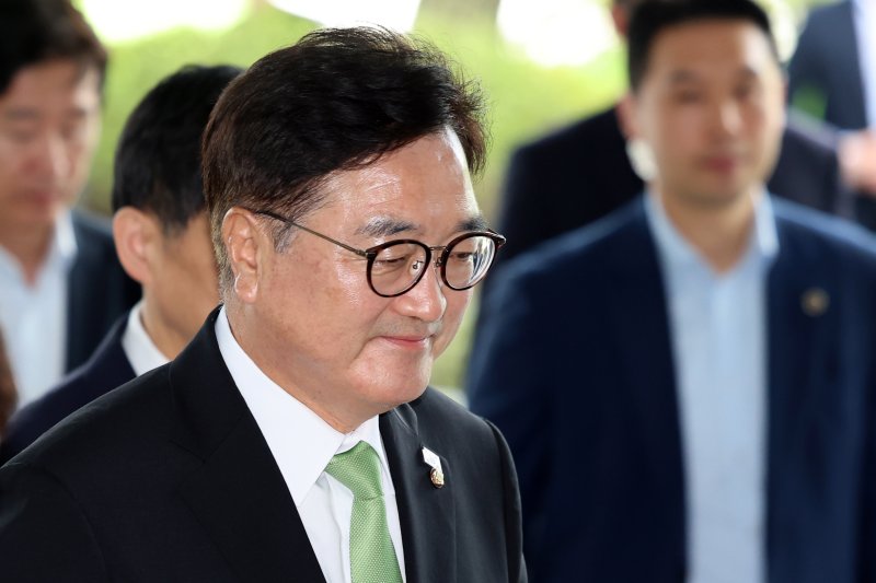 바카라사이트 소닉 국회의장이 7일 오전 서울 서초구 서울고등검찰청에 마련된 내란특검(특별검사 조은석)으로 참고인 조사를 위해 출석하고 있다. 2025.8.7/뉴스1 ⓒ News1 황기선 기자