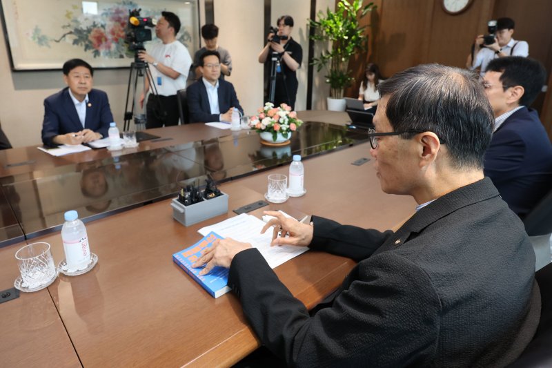 이창용 한국은행 총재와 바카라 베팅 바카라 베팅 부총리 겸 기획재정부 장관 ⓒ News1