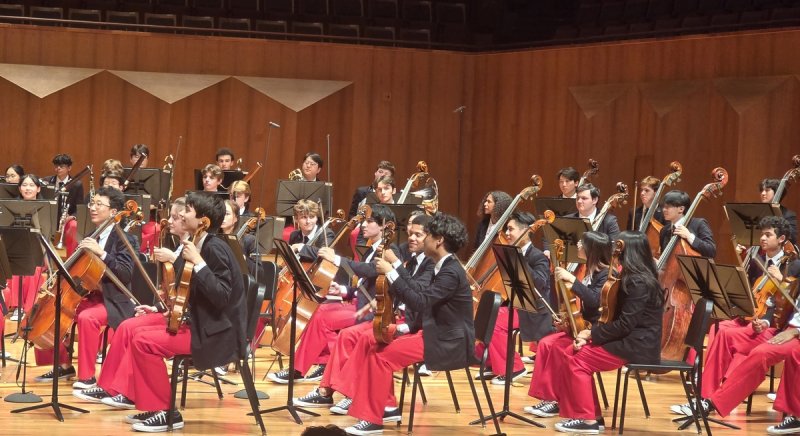 공연을 준비하는 미국 내셔널 유스 오케스트라 단원들 (출처=연합뉴스)