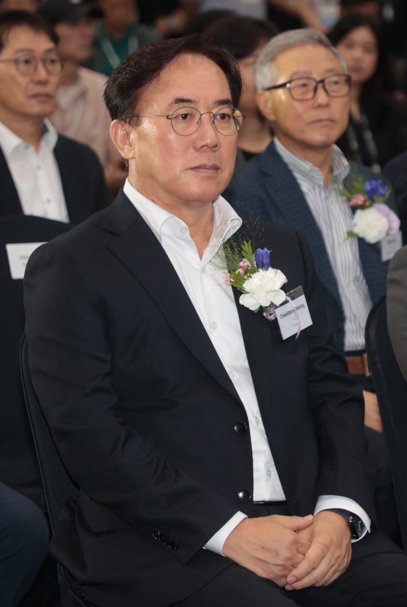 정철동 LG디스플레이 사장이 7일 서울 강남구 삼성동 코엑스에서 열린 'K-디스플레이 2025 한국디스플레이산업전시회에 참석하고 있다. 연합뉴스