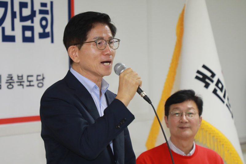 인터넷 바카라 국민의힘 당대표 후보가 7일 충북 청주 충북도당에서 당원 간담회를 하고 있다. 2025.8.7/인터넷 바카라1 ⓒ News1 김용빈 기자