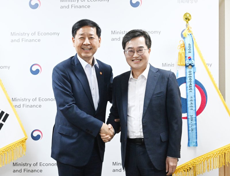 김동연 경기도지사와 구윤철 경제부총리. 경기도 제공