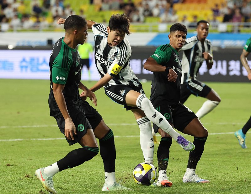 뉴캐슬 유니폼을 입고 프리시즌 경기에 나선 박승수. 2025.7.30/뉴스1 ⓒ News1 김진환 기자