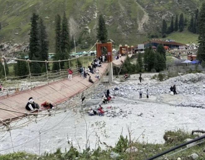 출렁다리가 별안간 '툭'…中서 관광객 5명 사망·24명 부상