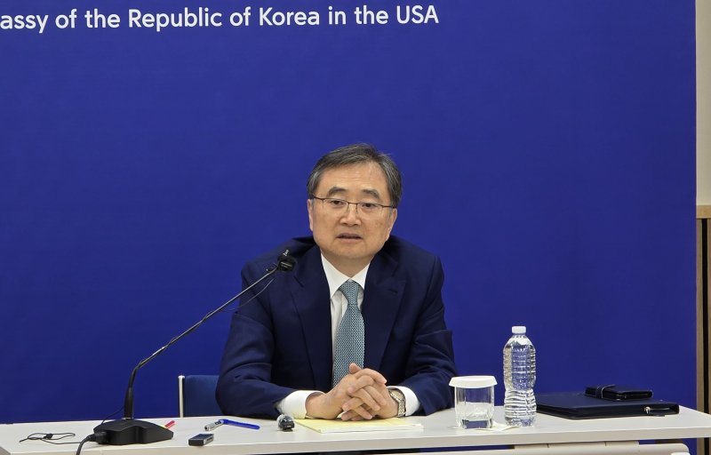 조현 외교부 장관이 31일(현지시간) 미국 워싱턴DC 주미대한민국대사관에서 기자간담회를 열고 마코 루비오 국무장관과의 첫 대면 회담 내용에 대해 밝히고 있다. ⓒ News1 류정민 특파원