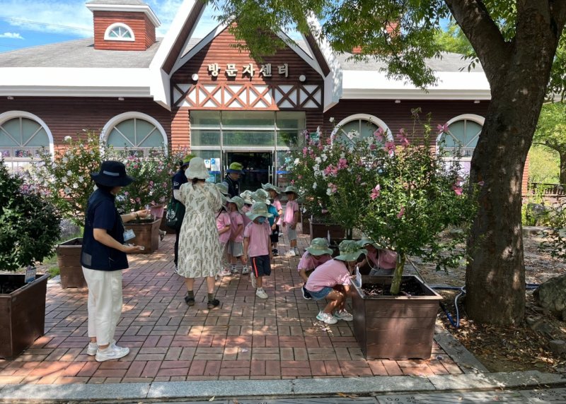 경상남도수목원 방문자센터.(사진=경남도 제공)2025.08.08. *재판매 및 DB 금지