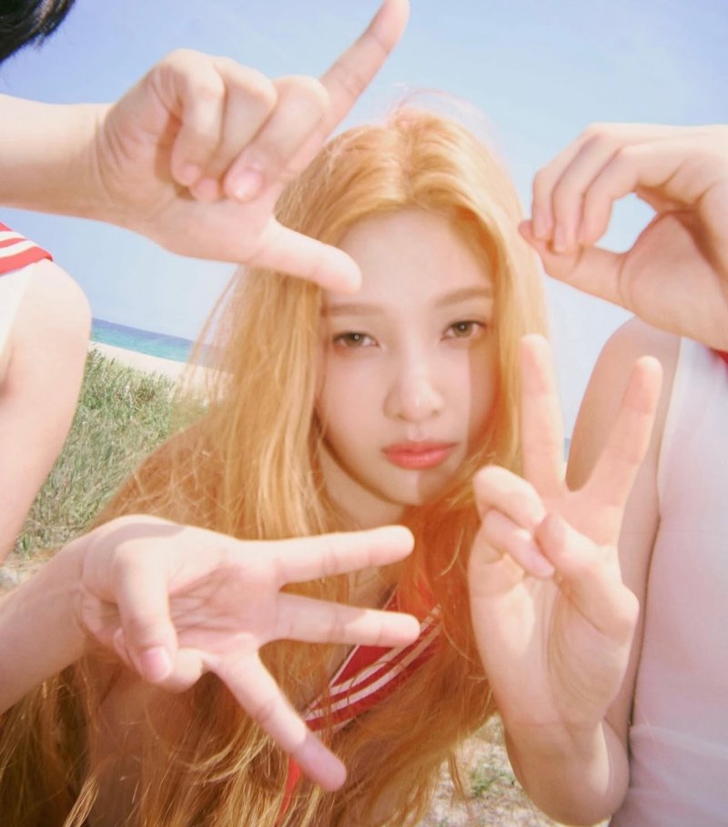 '금발' 조이 완벽 미모에 감탄…첫 솔로 변신