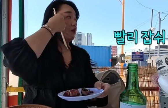 빨리 잡숴 불친절 논란 속초 오징어 난전, 결국 고개 숙였다