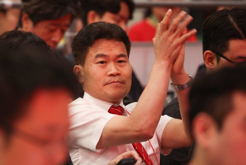 전한길씨가 8일 대구 북구 엑스코에서 열린 국민의힘 제6차 전당대회 대구·경북 합동연설회에 참석하고 있다. 사진=연합뉴스