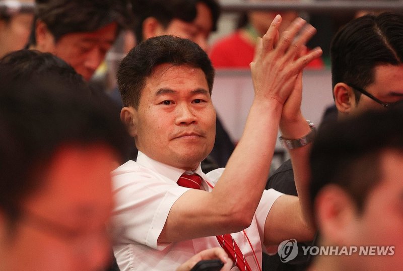 대구서 열린 국민의힘 전당대회 합동연설회 찾은 전한길 /사진=연합뉴스