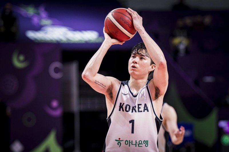 이현중은 8일(한국시간) 열린 한국과 카타르의 2025 FIBA 아시아컵 조별리그 A조 2차전에서 24점 7리바운드 4어시스트로 활약했다. (FIBA 제공)