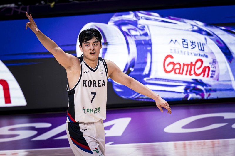 유기상은 8일(한국시간) 열린 한국과 카타르의 2025 FIBA 아시아컵 조별리그 A조 2차전에서 3점 슛 7개 포함 24점을 기록했다. (FIBA 제공)