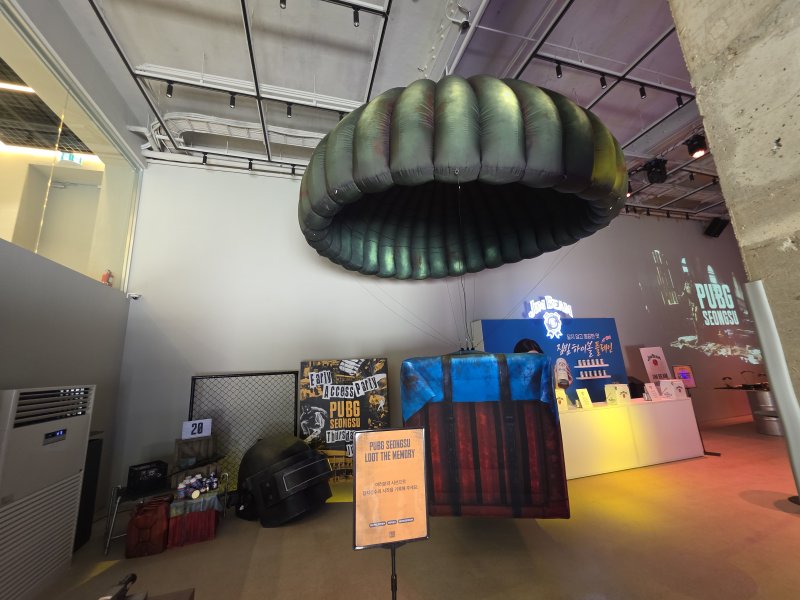 [서울=뉴시스]오동현 기자 = 크래프톤 산하 펍지 스튜디오가 글로벌 인기 게임 '펍지: 배틀그라운드' IP를 활용한 복합 문화공간 '펍지 성수'를 서울 성수동에 개장했다. 2025.07.10 odong85@newsis.com