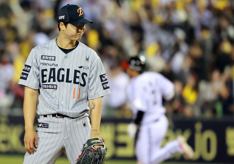 한화 이글스 투수 엄상백. 2025.3.26/뉴스1 ⓒ News1 김진환 기자