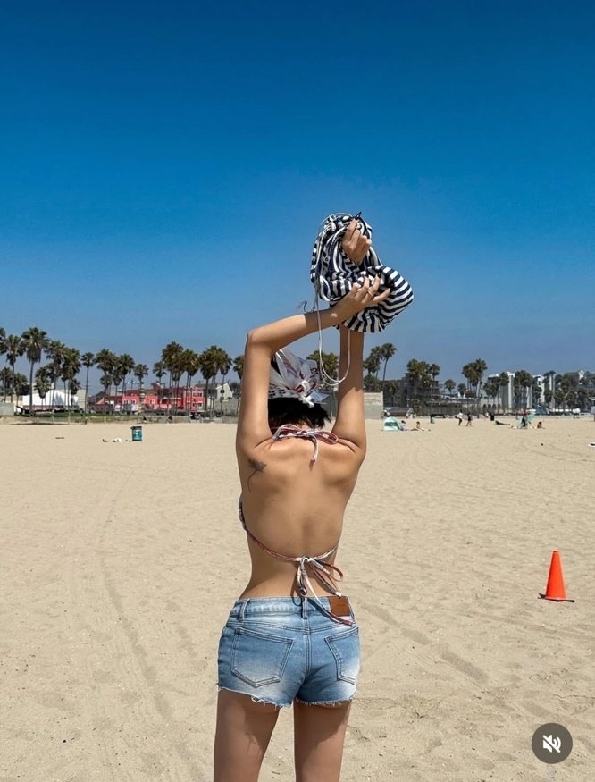 아이들 전소연, 美에서 뽐낸 비키니 자태…슬렌더 몸매